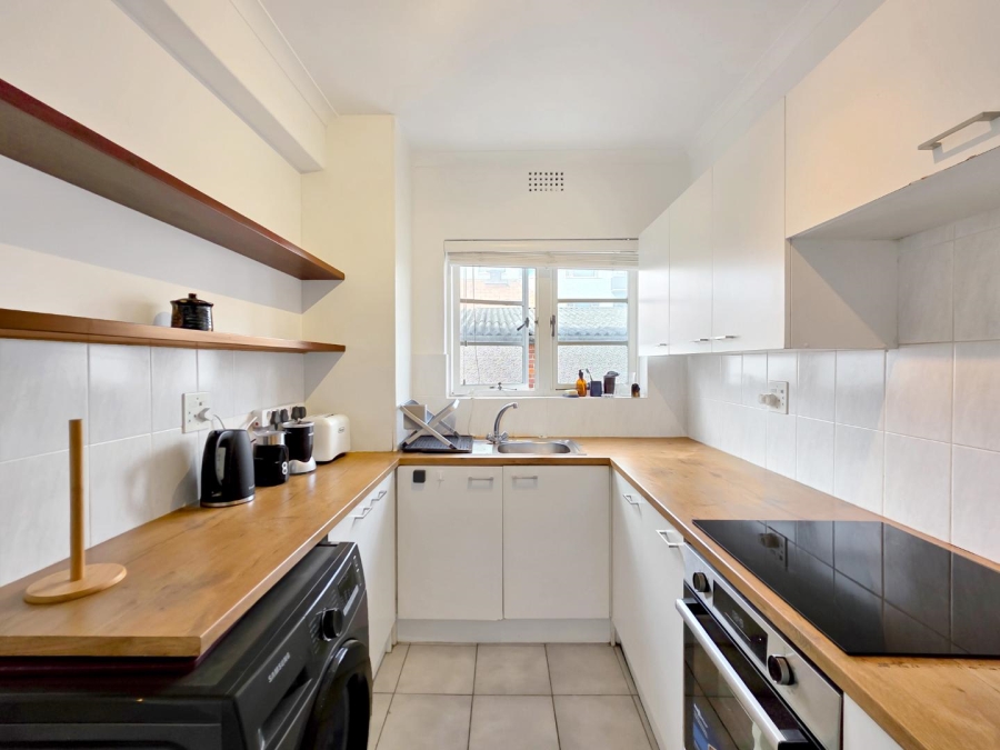 To Let 1 Bedroom Property for Rent in Sea Point Western Cape
